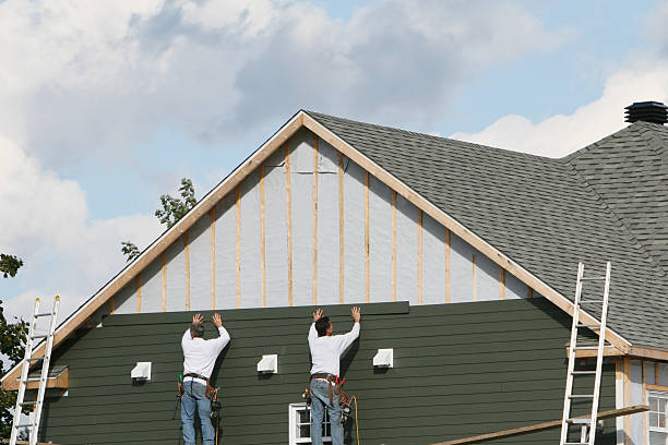 Professional Vinyl Siding technician working in Lumberton, NC